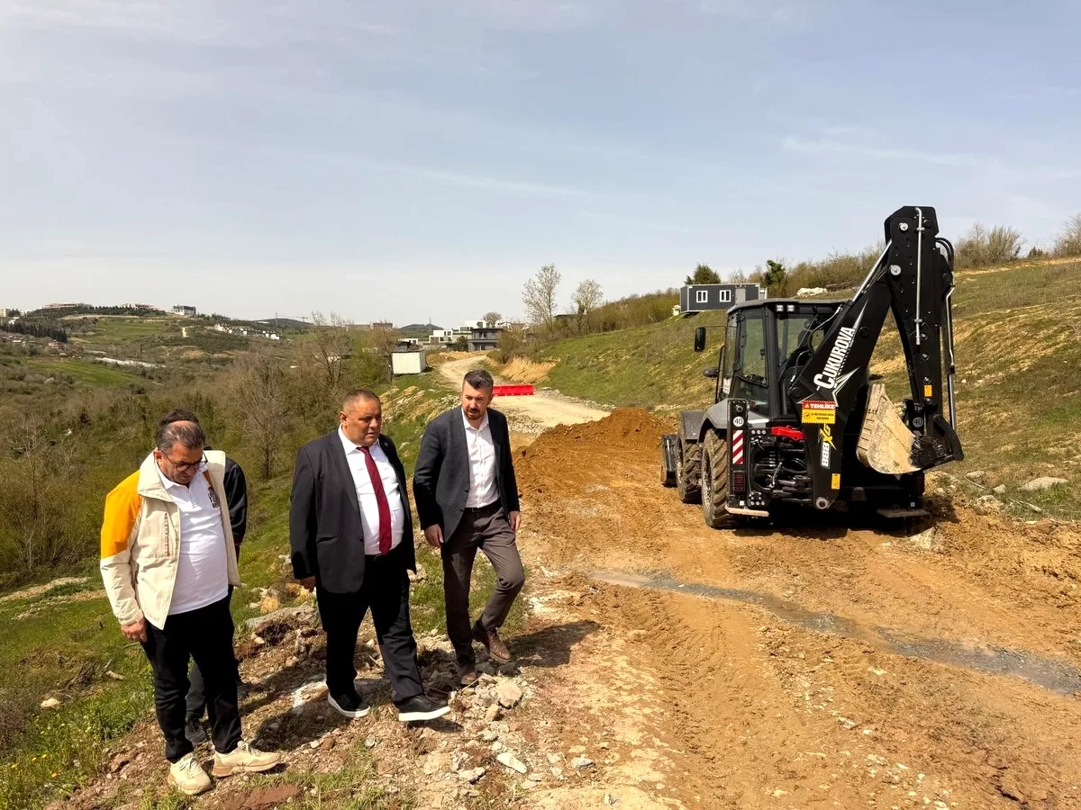 İzmit'te Mahalleler Denetlendi: Orhan ve Kabaoğlu'nda Yol Çalışmaları İncelemesi İzmit'te Mahalleler Denetlendi: Orhan ve Kabaoğlu'nda Yol Çalışmaları İncelemesi