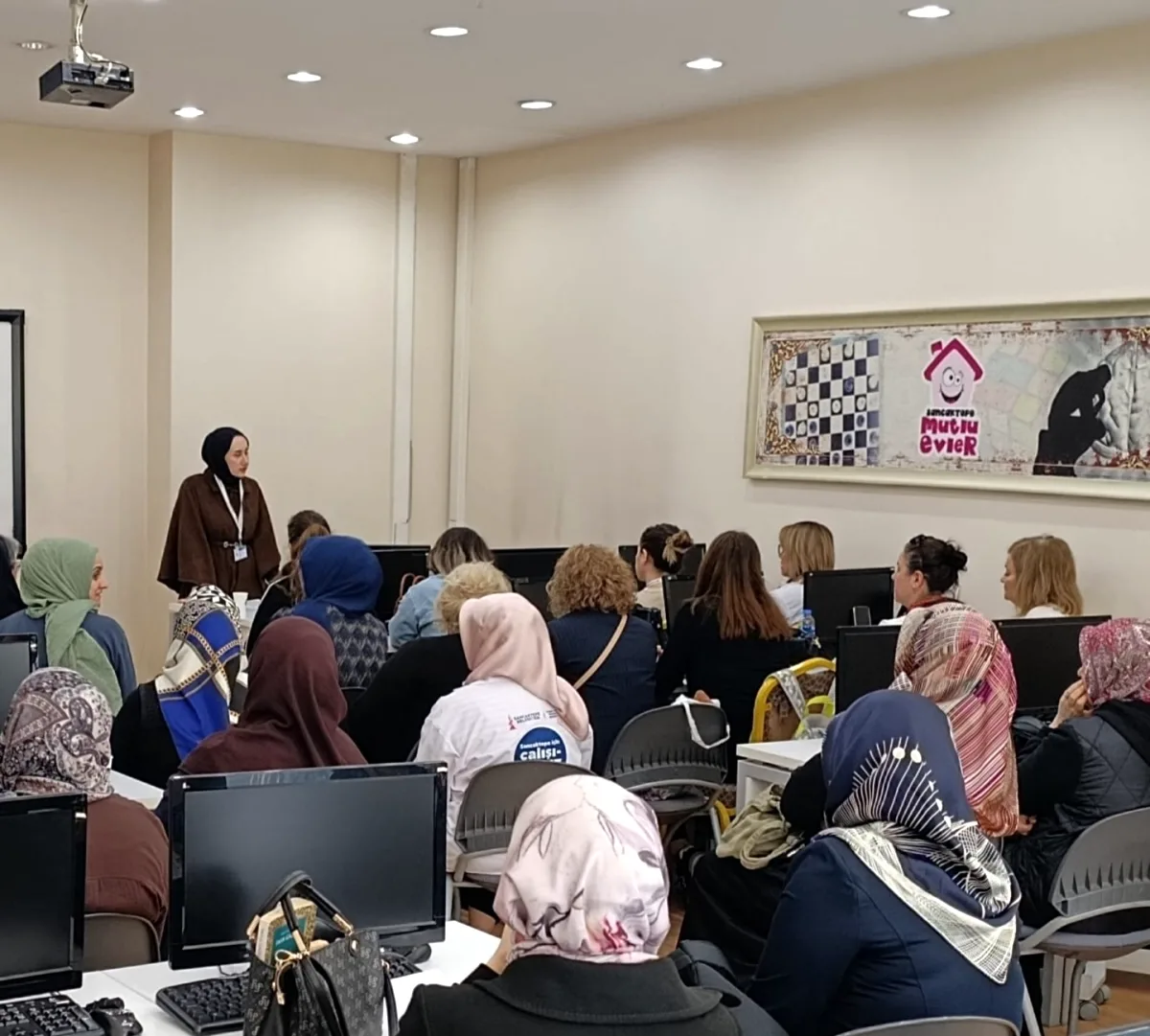 Sancaktepe'de Ergenlik Döneminde Öfke Yönetimi Semineri Düzenlendi Sancaktepe'de Ergenlik Döneminde Öfke Yönetimi Semineri Düzenlendi