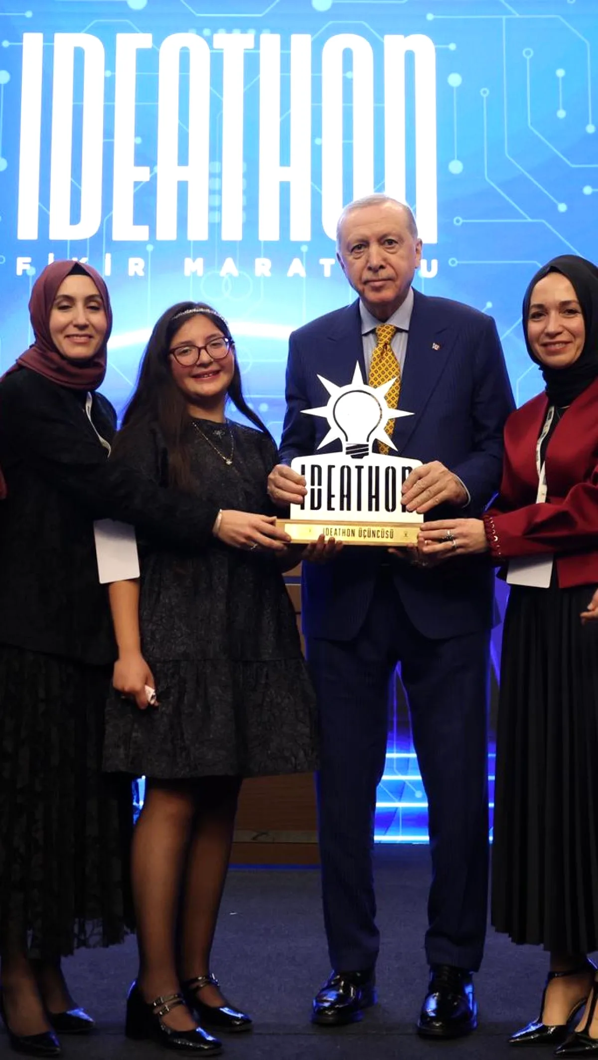 Bağımlılıkla Mücadelede Genç Fikirler Cumhurbaşkanı'na Sunuldu Bağımlılıkla Mücadelede Genç Fikirler Cumhurbaşkanı'na Sunuldu
