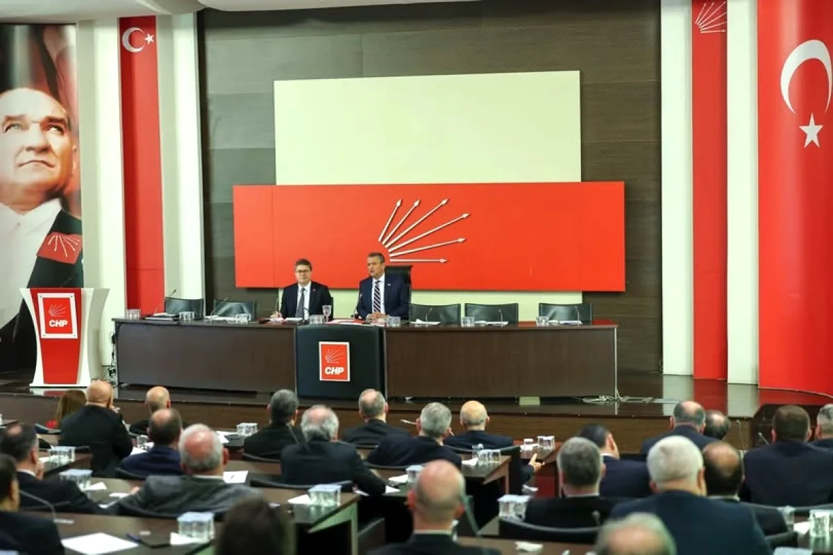 CHP'de İktidar Stratejisi: 81 İl Başkanı Özgür Özel Liderliğinde Toplandı CHP'de İktidar Stratejisi: 81 İl Başkanı Özgür Özel Liderliğinde Toplandı