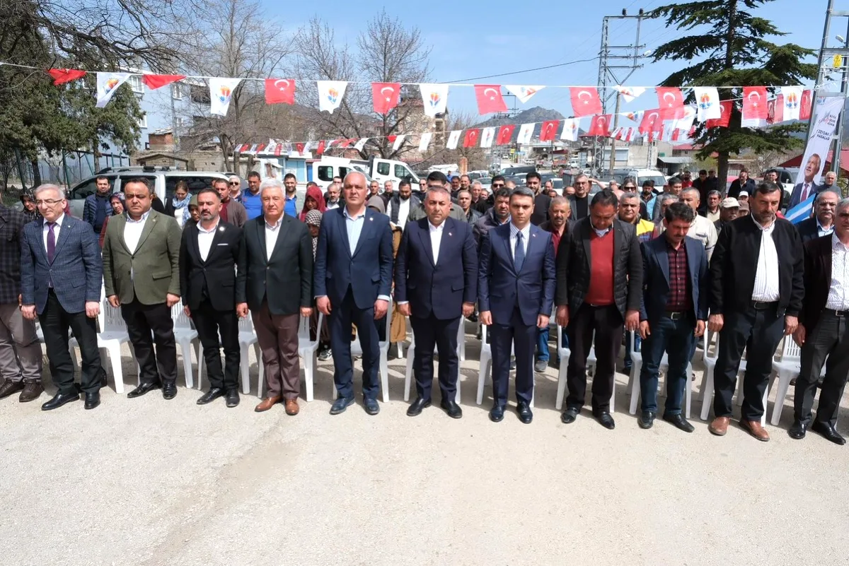 Pozantı'da Çilek Fidesi Dağıtımı ile Üreticiye Destek Pozantı'da Çilek Fidesi Dağıtımı ile Üreticiye Destek