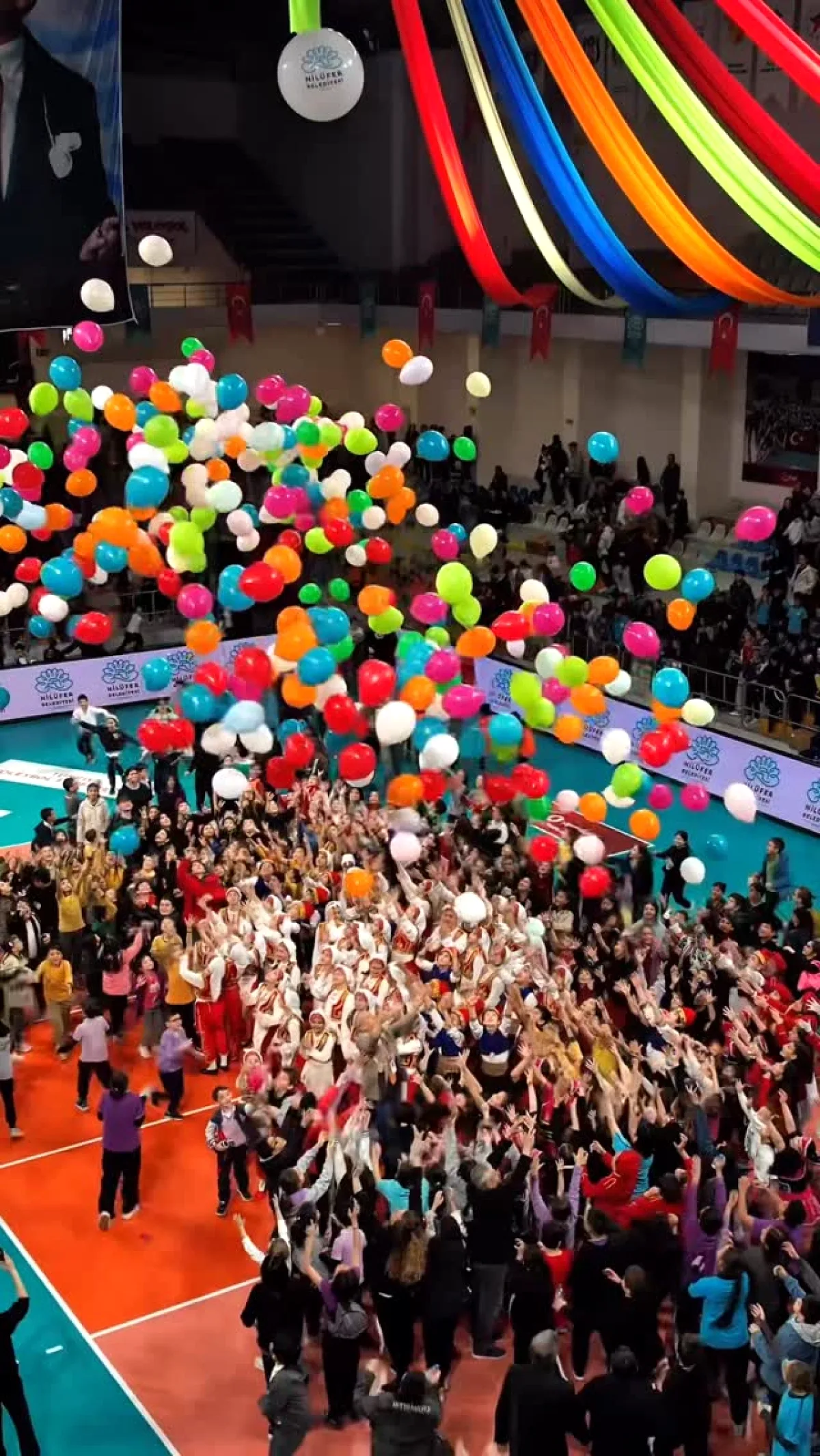 Nilüfer'de 20.000 Öğrenciyle 24. Uluslararası Spor Şenlikleri Başladı Nilüfer'de 20.000 Öğrenciyle 24. Uluslararası Spor Şenlikleri Başladı
