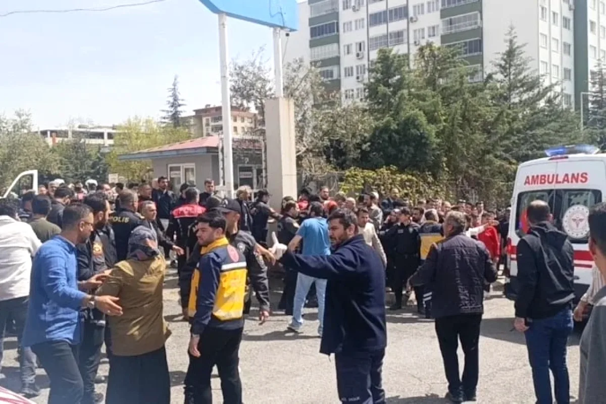 Kahramanmaraş'ta Okul Saldırısı: 4 Ölü, 20 Yaralı | Üç Bakan Bölgeye Gidiyor Kahramanmaraş'ta Okul Saldırısı: 4 Ölü, 20 Yaralı | Üç Bakan Bölgeye Gidiyor