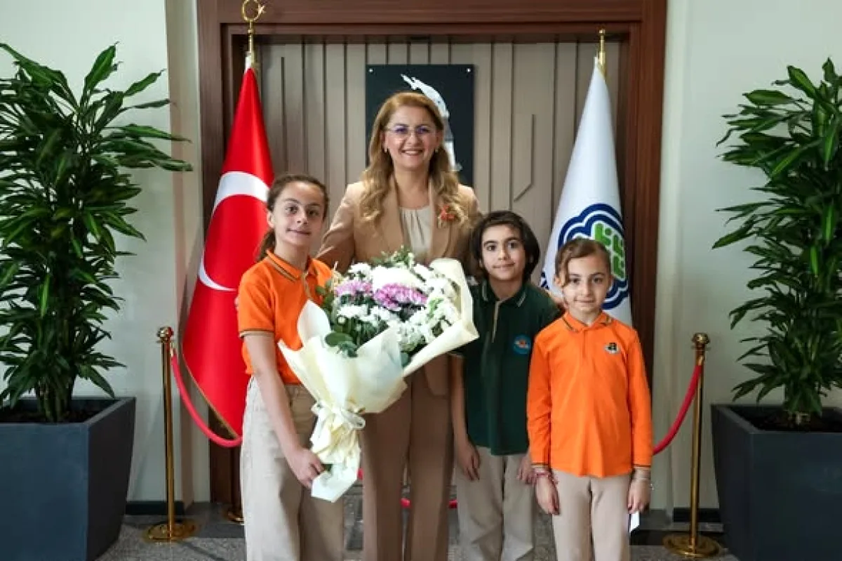 Öğrenciler 23 Nisan İçin Dijital Gazete Hazırladı: Başkan Ovalıoğlu Röportaj Verdi Öğrenciler 23 Nisan İçin Dijital Gazete Hazırladı: Başkan Ovalıoğlu Röportaj Verdi