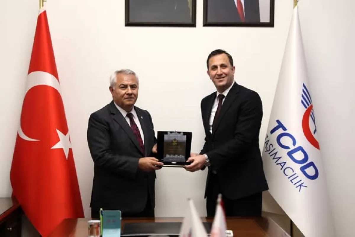 Abdulkadir Taş'ın 47 Yıllık Demiryolu Serüveni Sona Erdi Abdulkadir Taş'ın 47 Yıllık Demiryolu Serüveni Sona Erdi