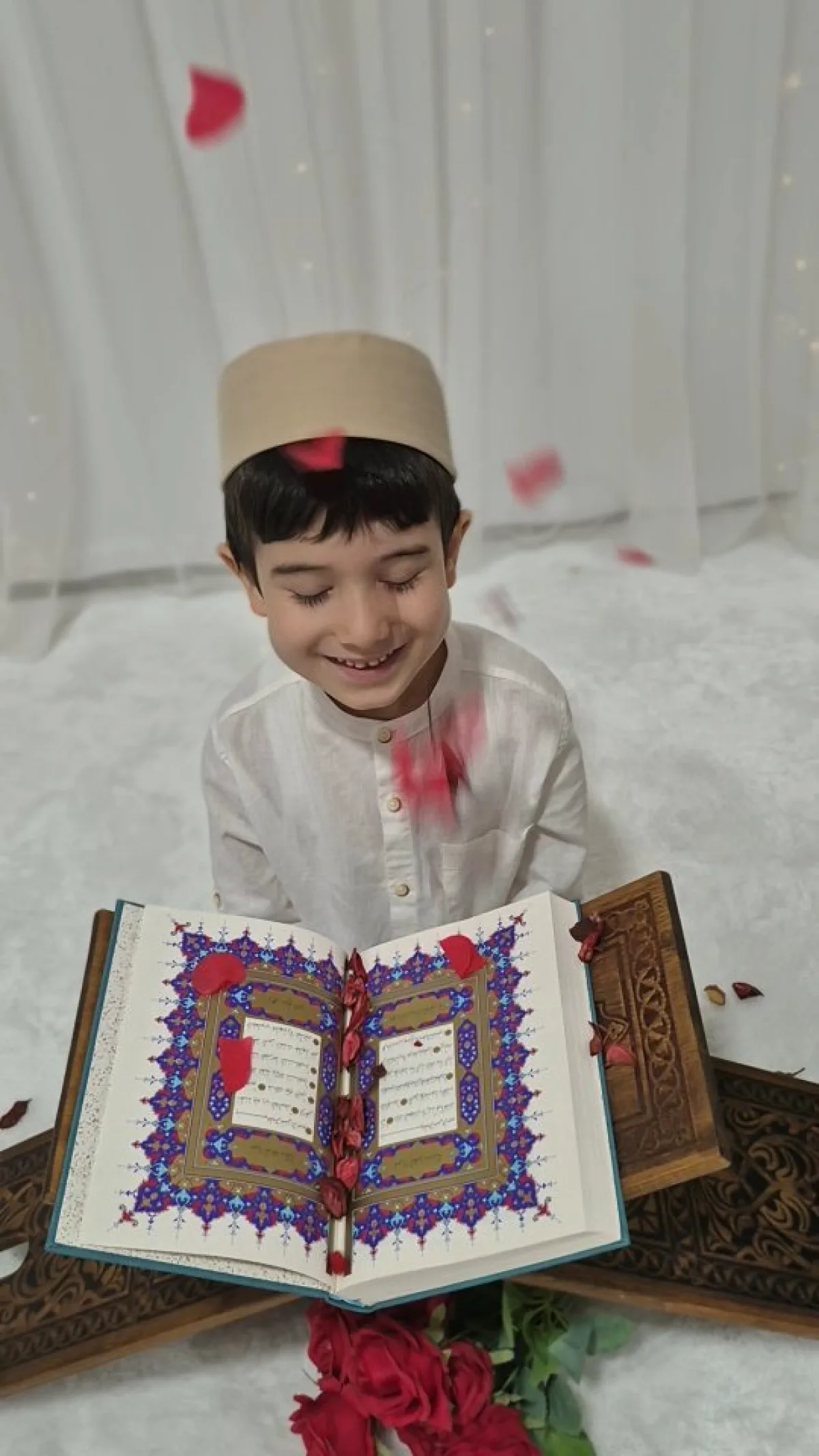 Başiskele'de Kur'an-ı Kerim Eğitimini Tamamlayan Öğrenciye Merasim Düzenlendi Başiskele'de Kur'an-ı Kerim Eğitimini Tamamlayan Öğrenciye Merasim Düzenlendi