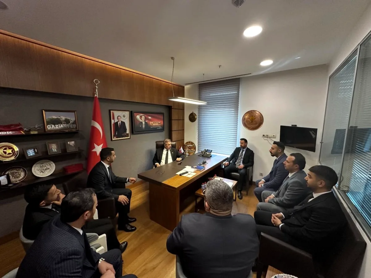 Vanlı Dernek Yönetimi TBMM'de Milletvekili Çelikaslan'ı Ziyaret Etti Vanlı Dernek Yönetimi TBMM'de Milletvekili Çelikaslan'ı Ziyaret Etti