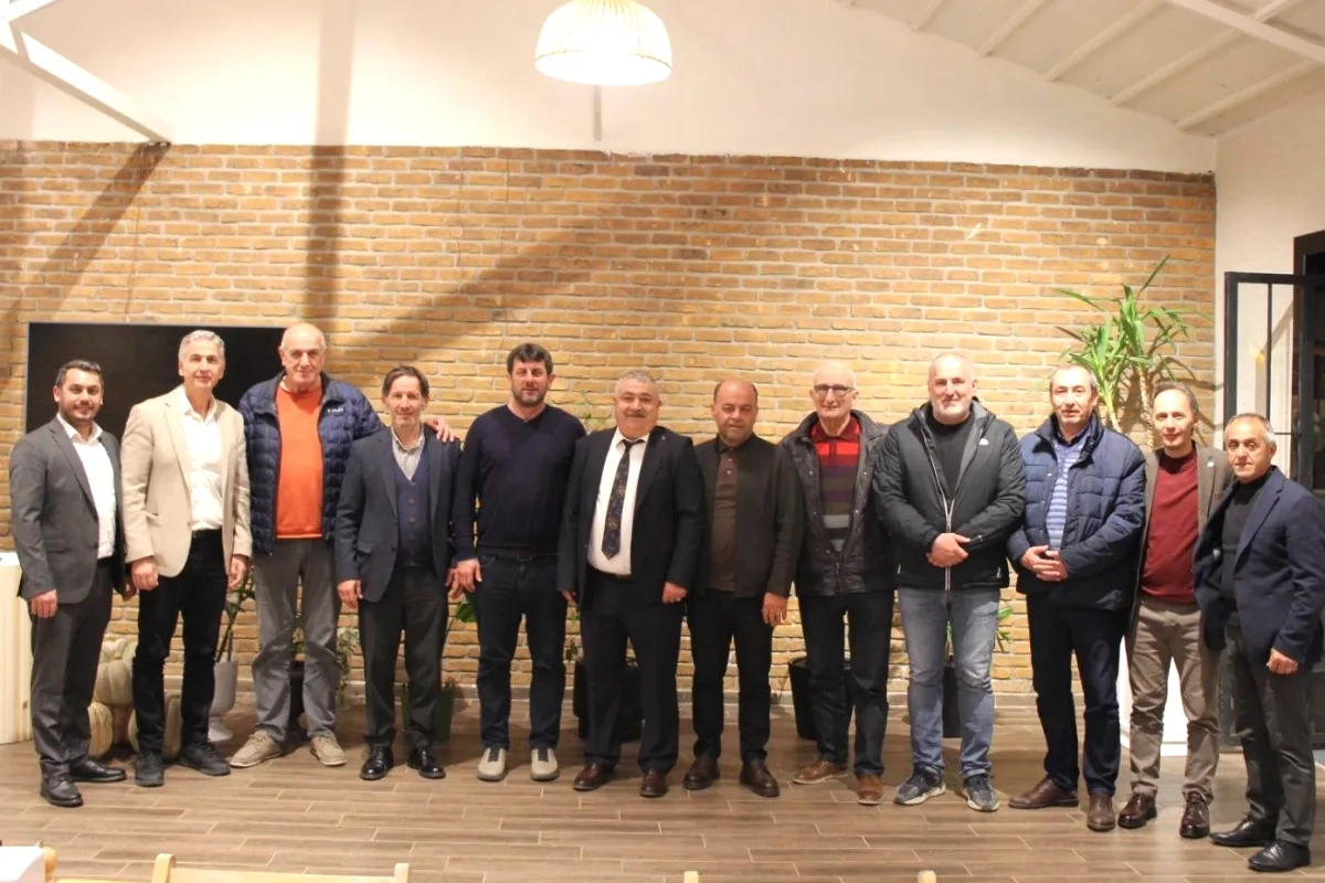 Yalova Esnafında Seçim Rüzgarı: Bozkurt'tan "Birlikte Başaracağız" Yalova Esnafında Seçim Rüzgarı: Bozkurt'tan "Birlikte Başaracağız"