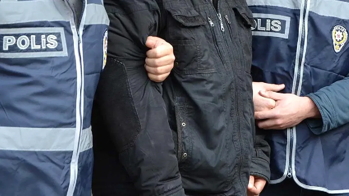 Zonguldak'ta Okul Saldırısı Tehdidi: 17 Yaşındaki Öğrenci Gözaltında Zonguldak'ta Okul Saldırısı Tehdidi: 17 Yaşındaki Öğrenci Gözaltında