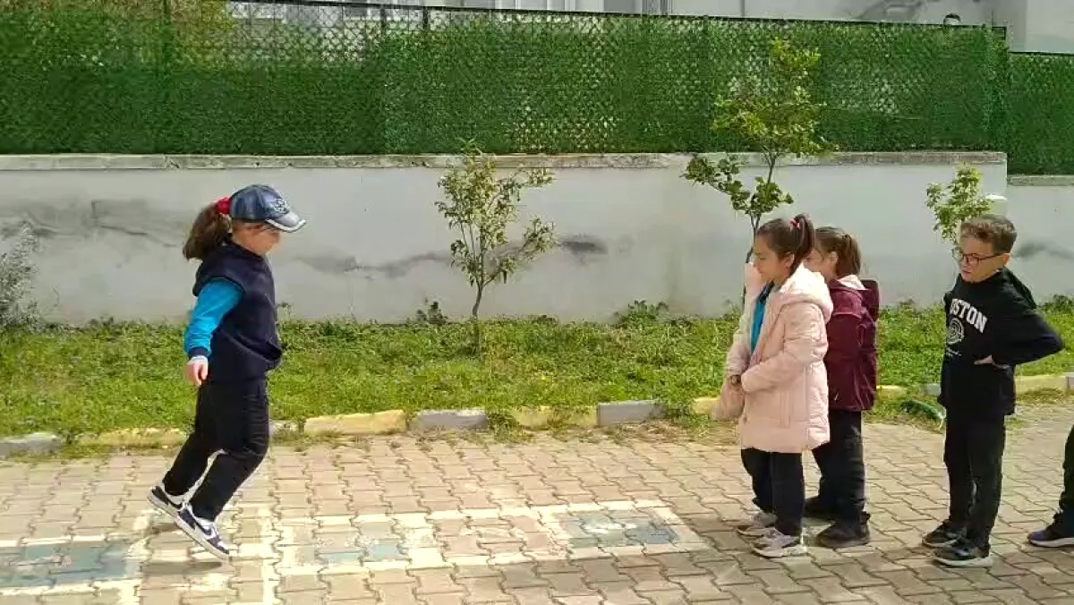 İznik'te Öğrenciler Sağlıklı Yaşam İçin Hareket Etti İznik'te Öğrenciler Sağlıklı Yaşam İçin Hareket Etti