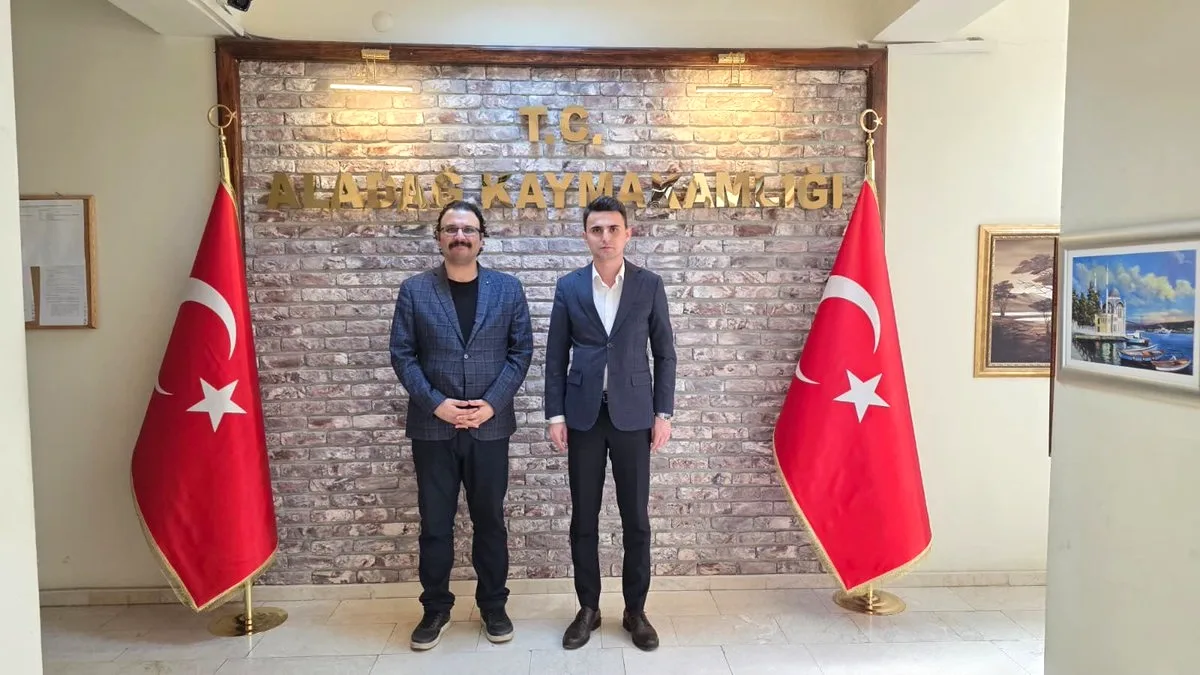 Aladağ İlçe Milli Eğitim Müdürü YILANCIOĞLU Kaymakam KURDU'ya Veda Etti Aladağ İlçe Milli Eğitim Müdürü YILANCIOĞLU Kaymakam KURDU'ya Veda Etti