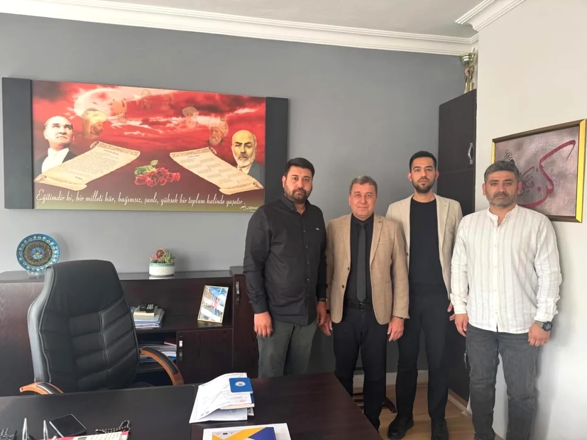 Kumluca AK Parti'den İlçe Milli Eğitim Müdürü'ne Taziye Ziyareti Kumluca AK Parti'den İlçe Milli Eğitim Müdürü'ne Taziye Ziyareti