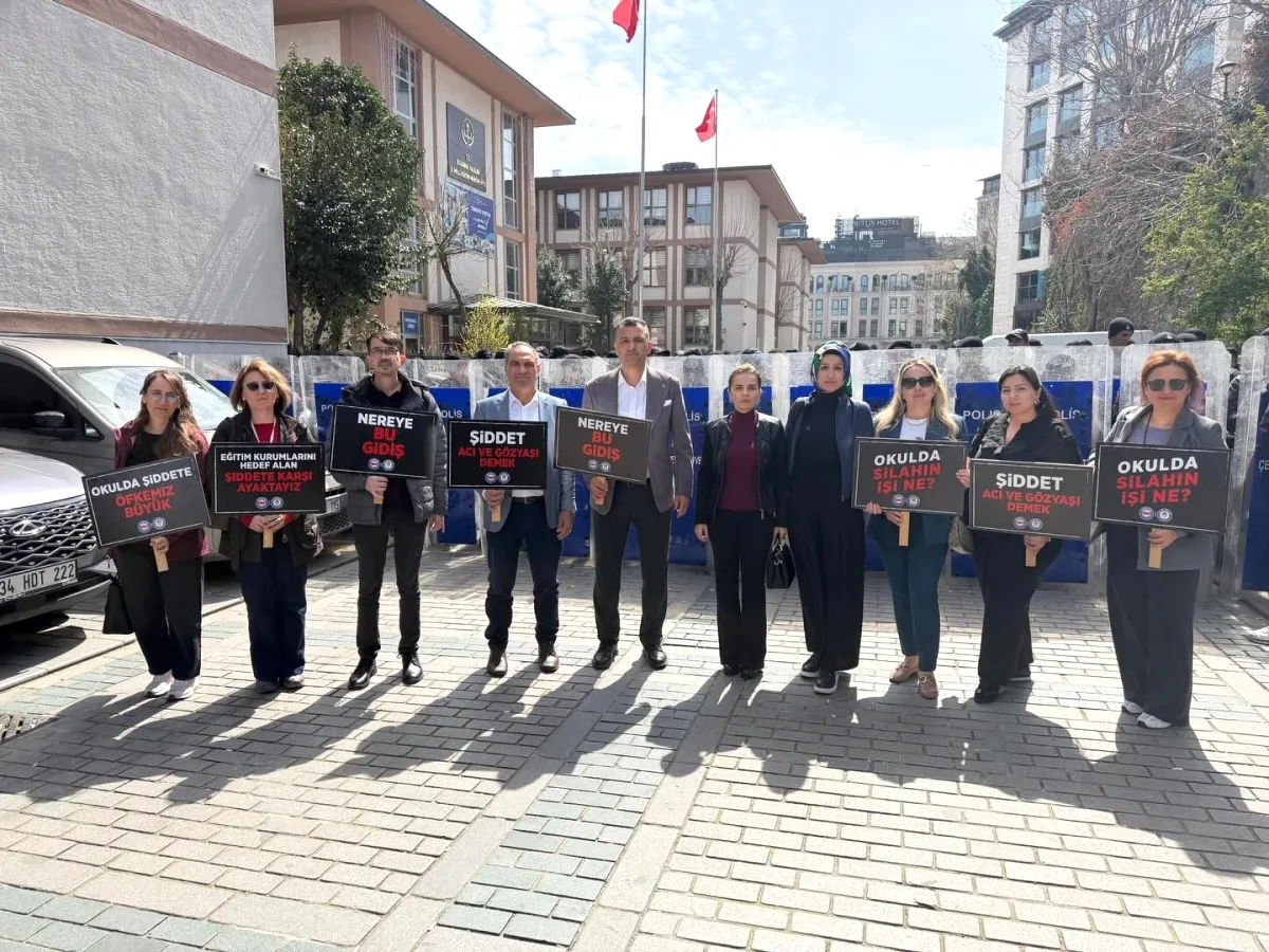 EBS Avcılar'dan Okul Güvenliği Alarmı: İşte Yapılan Protesto EBS Avcılar'dan Okul Güvenliği Alarmı: İşte Yapılan Protesto
