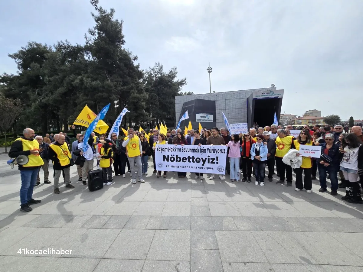 CHP Gebze, Eğitim Sendikasının Yaşam Hakkı Nöbeti'ne Katıldı CHP Gebze, Eğitim Sendikasının Yaşam Hakkı Nöbeti'ne Katıldı