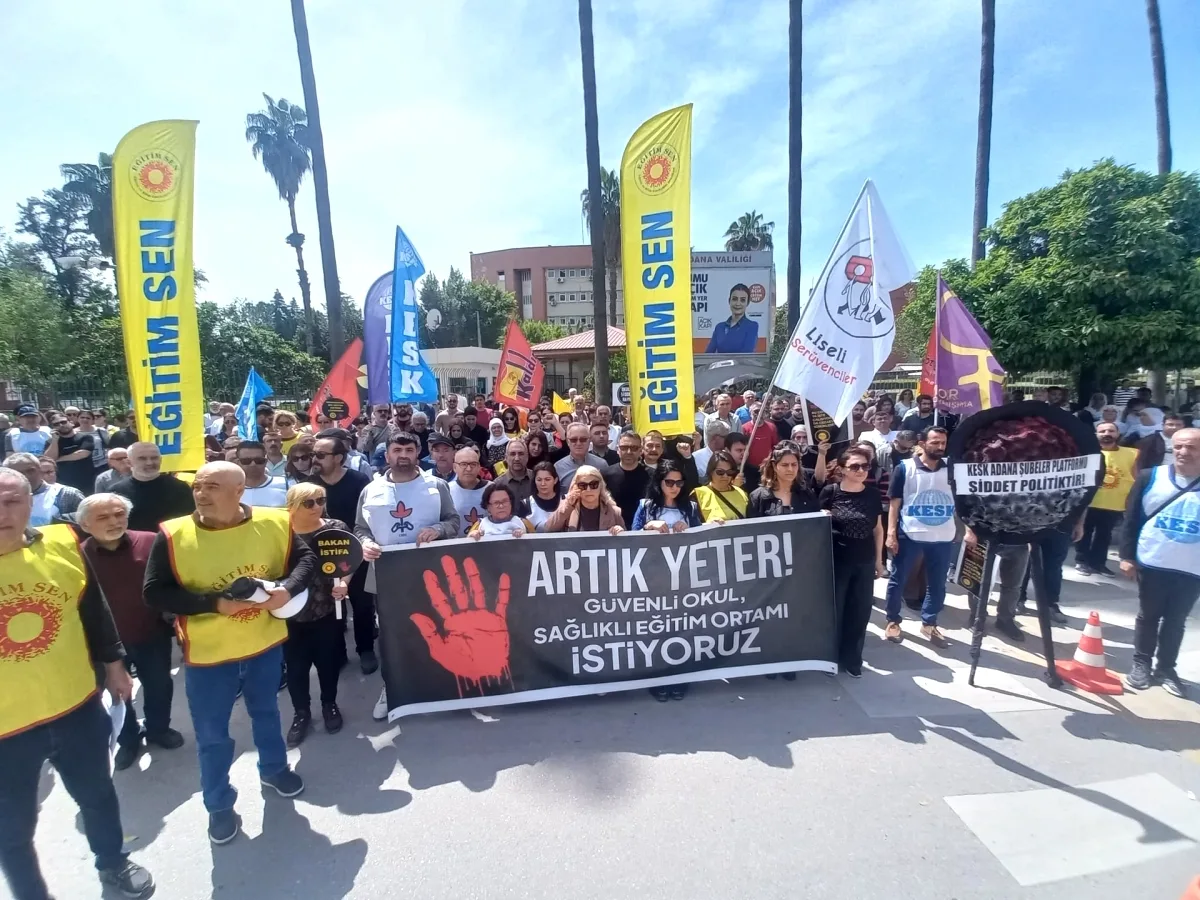 Eğitim Sen Adana'da İş Bırakma: Şiddete Karşı Yaşam Hakkı Çağrısı Eğitim Sen Adana'da İş Bırakma: Şiddete Karşı Yaşam Hakkı Çağrısı