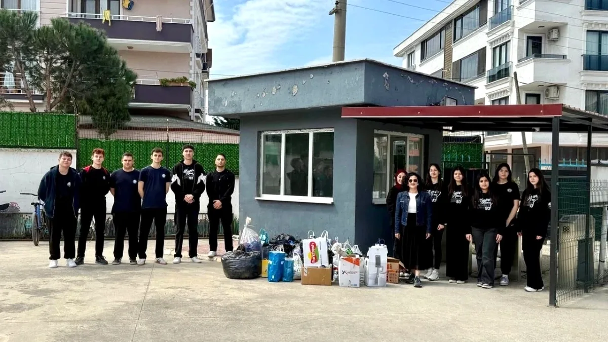 Çiftlikköy'de Gençler 281.5 Kilogram Atığı Geri Dönüştürdü: Geleceğe Umut Oldular Çiftlikköy'de Gençler 281.5 Kilogram Atığı Geri Dönüştürdü: Geleceğe Umut Oldular