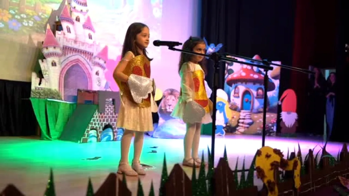 Bandırma'da Minikler İngilizce Tiyatro ile Sahneye Çıktı Bandırma'da Minikler İngilizce Tiyatro ile Sahneye Çıktı