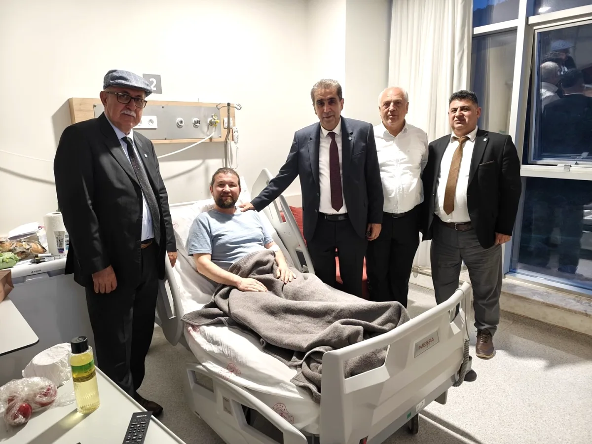 İYİ Partili Hüseyin Oktay'a Ameliyat Öncesi Moral Ziyareti İYİ Partili Hüseyin Oktay'a Ameliyat Öncesi Moral Ziyareti