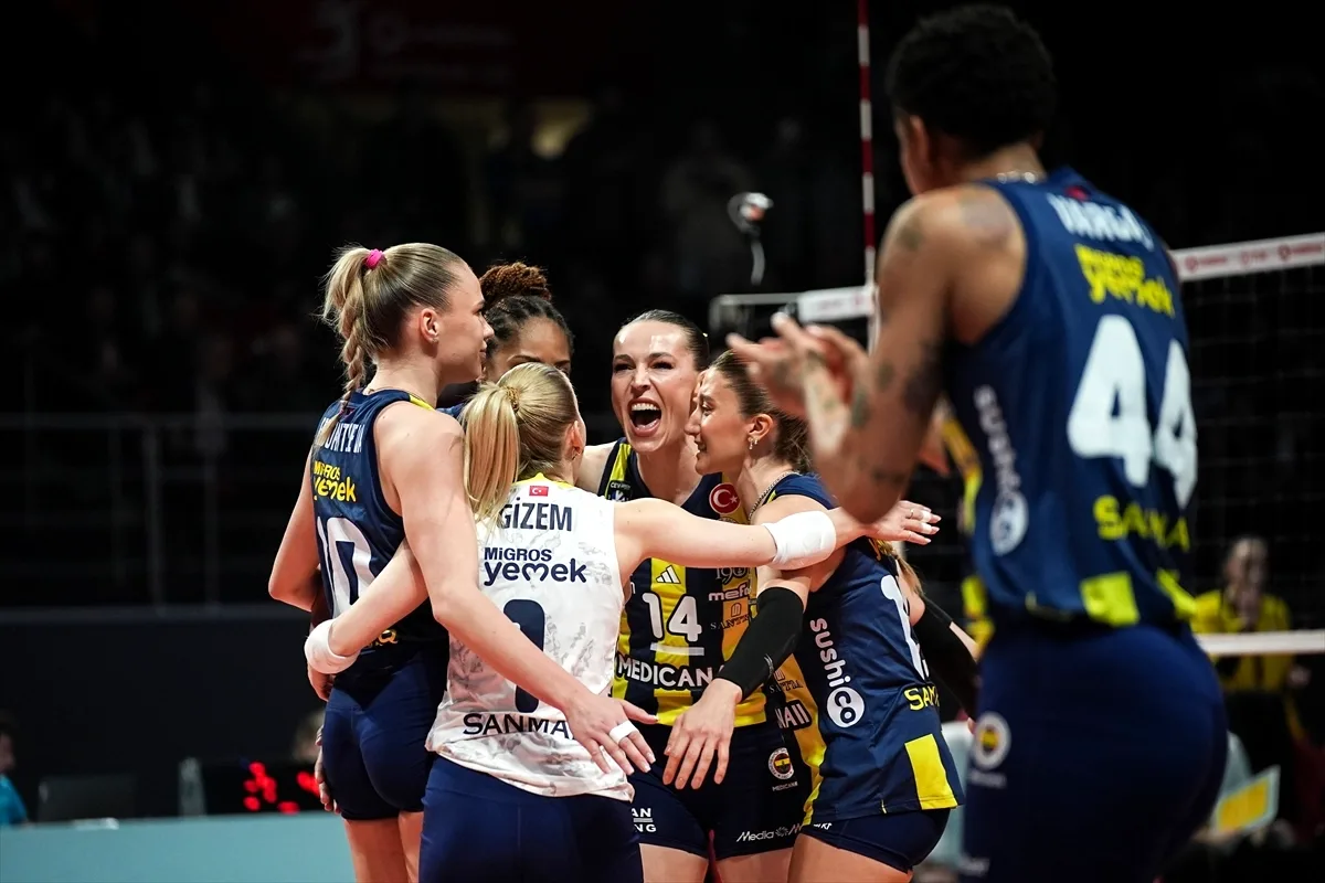Fenerbahçe, VakıfBank'ı 5 Sette Devirdi: Sultanlar Ligi Final Serisi 2-2! Fenerbahçe, VakıfBank'ı 5 Sette Devirdi: Sultanlar Ligi Final Serisi 2-2!
