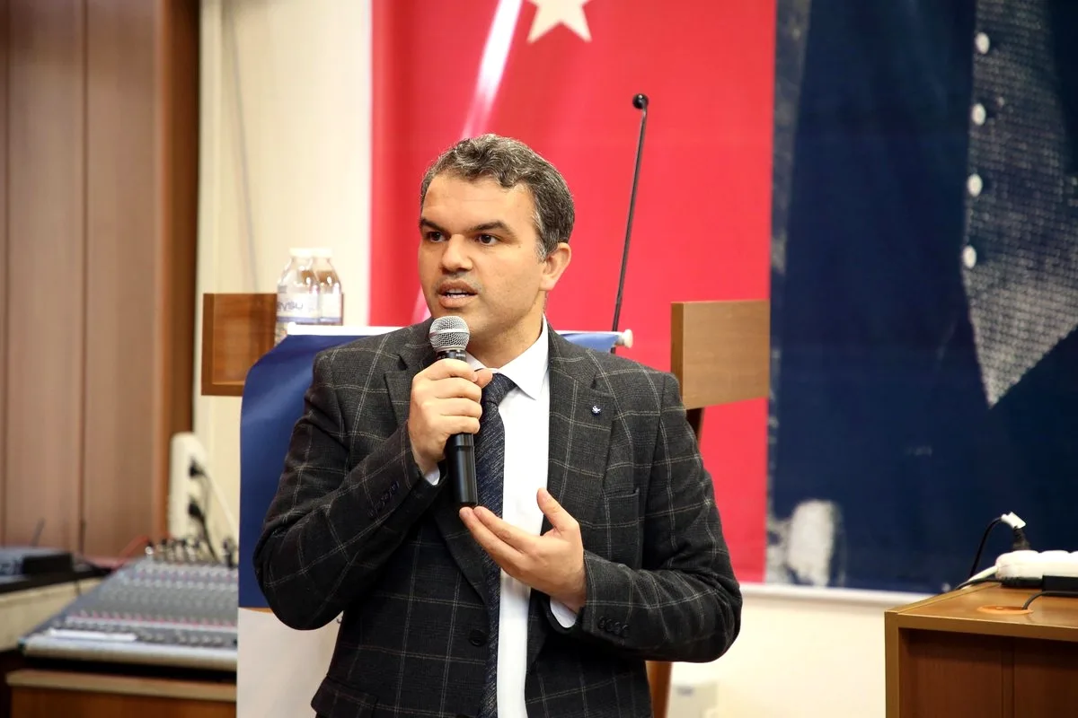 AKÜ İİBF'de Yurt Dışı Yüksek Lisans Fırsatları Tanıtıldı AKÜ İİBF'de Yurt Dışı Yüksek Lisans Fırsatları Tanıtıldı