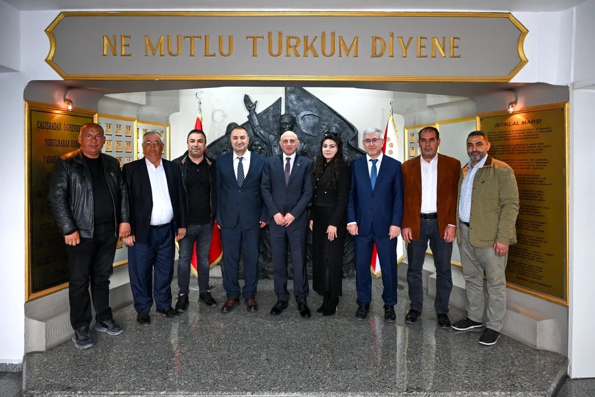 Konya'da Polis Haftası Ziyareti: Emniyet Müdürü'ne Dernek ve Savcıdan Anlamlı Ziyaret Konya'da Polis Haftası Ziyareti: Emniyet Müdürü'ne Dernek ve Savcıdan Anlamlı Ziyaret