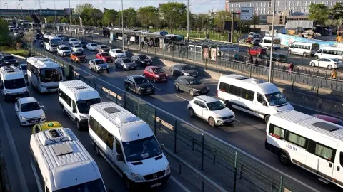 Trafiğe Kayıtlı Taşıtların Yarısı 4 Büyükşehirde: İstanbul Başı Çekiyor