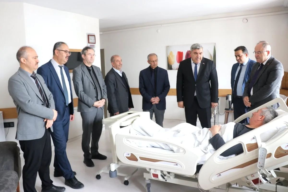 Afyonkarahisar'da Eğitim Camiasından Anlamlı Geçmiş Olsun Ziyareti Afyonkarahisar'da Eğitim Camiasından Anlamlı Geçmiş Olsun Ziyareti