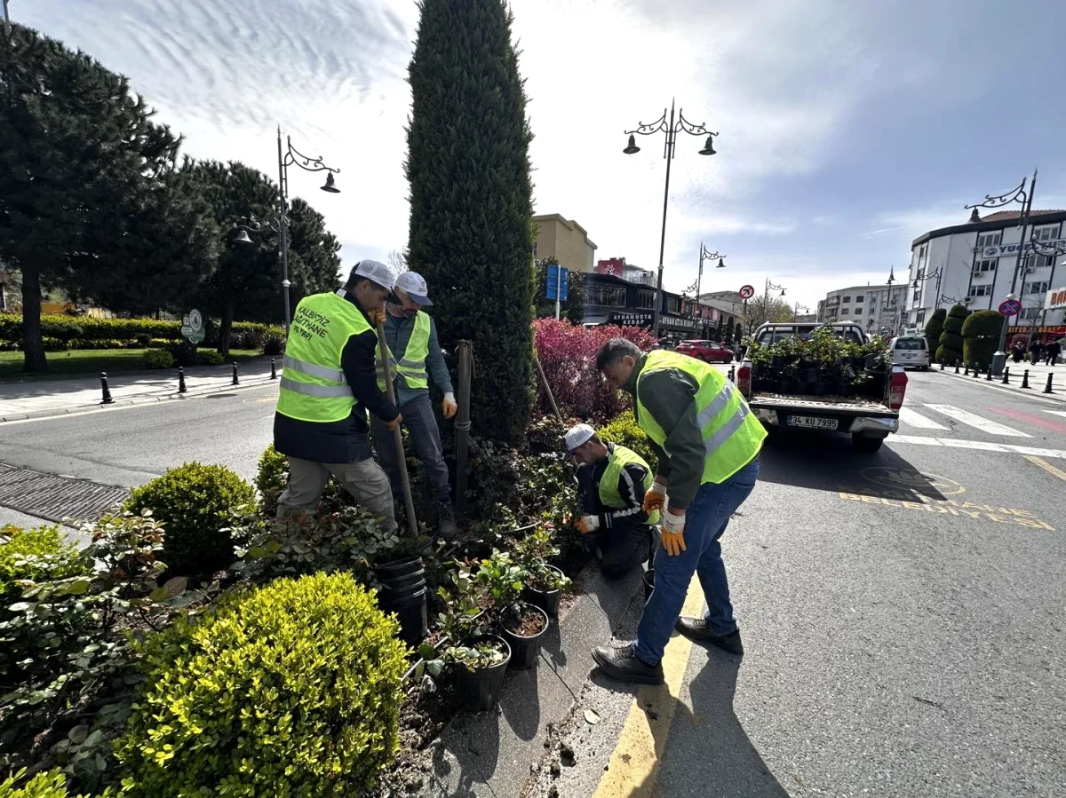 Kâğıthane'de İsmetpaşa Caddesi Yemyeşil Oluyor Kâğıthane'de İsmetpaşa Caddesi Yemyeşil Oluyor