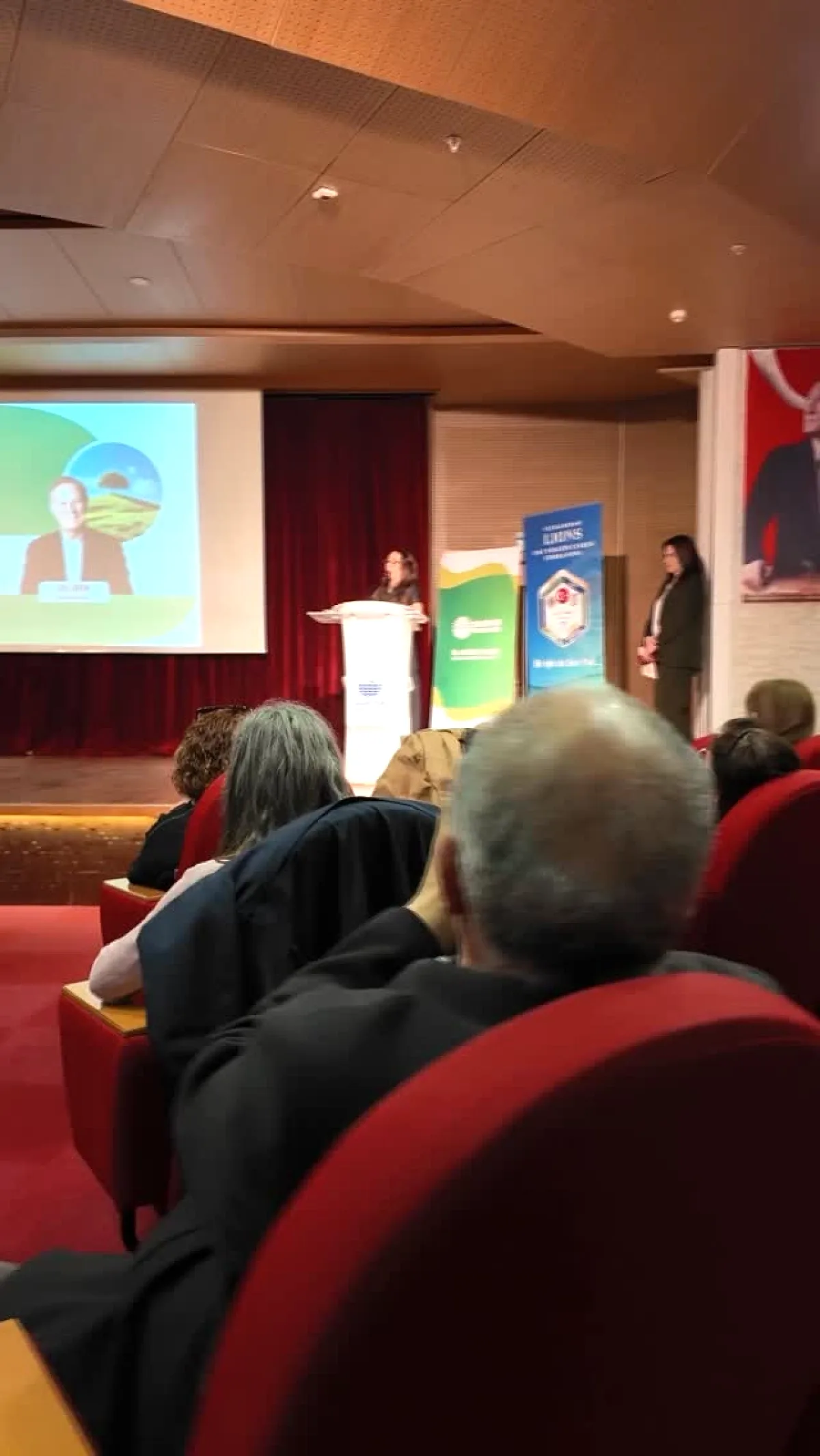 Ediz Hun, Sarıyer'de Doğa ve İnsan İlişkilerini Anlattı Ediz Hun, Sarıyer'de Doğa ve İnsan İlişkilerini Anlattı