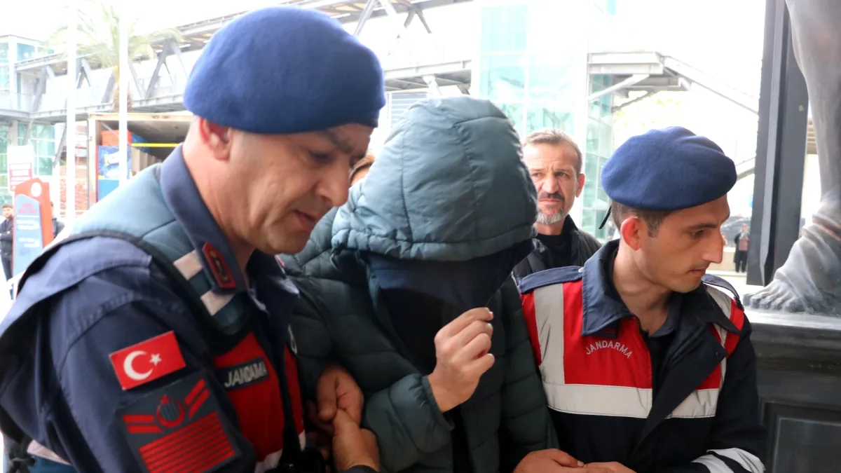 Bursa'da Okul Saldırı Tehdidi: 5 Genç Tutuklandı Bursa'da Okul Saldırı Tehdidi: 5 Genç Tutuklandı