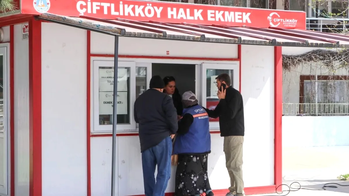 Çiftlikköy'de Halk Ekmeğe Rekor Talep: 28.619 Adet Satış Çiftlikköy'de Halk Ekmeğe Rekor Talep: 28.619 Adet Satış