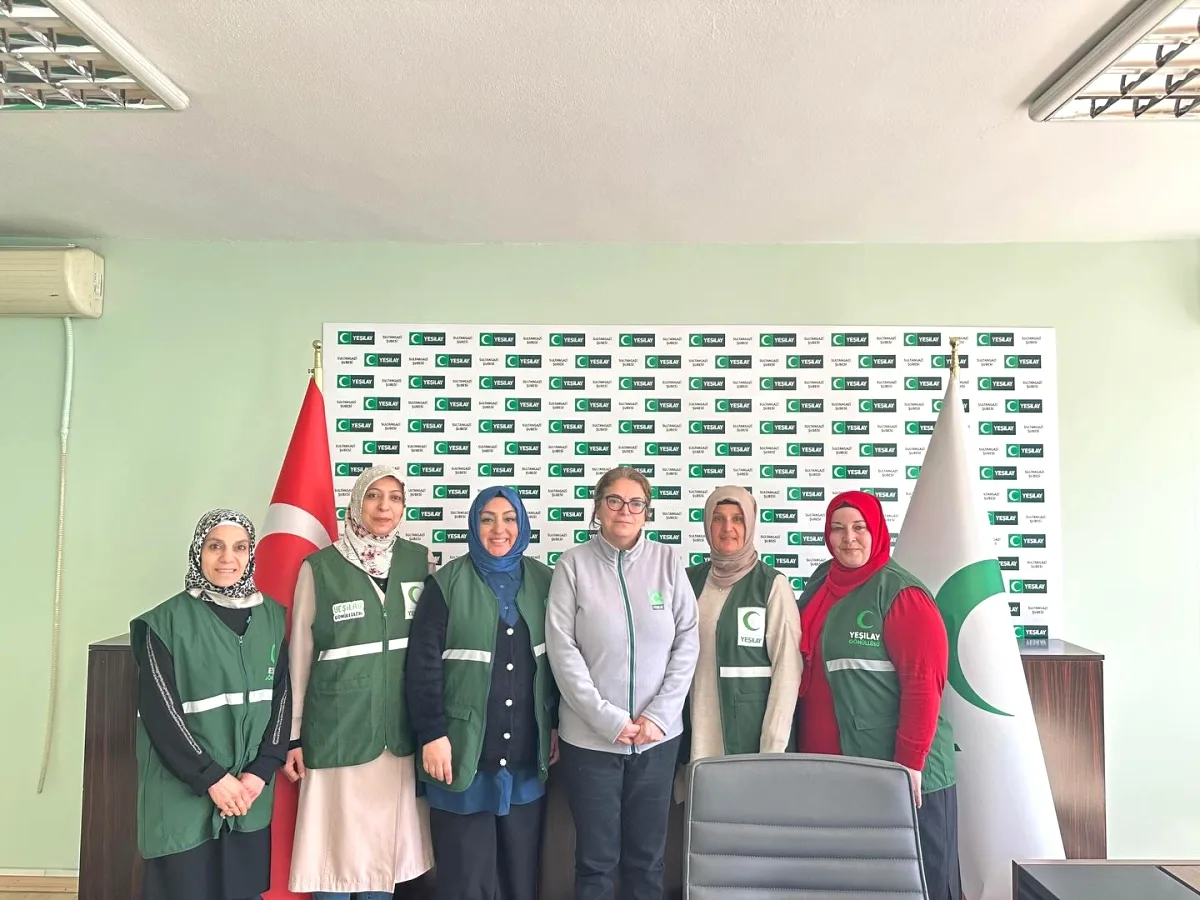 AK Parti Heyeti Yeşilay Sultangazi'de Bağımlılıkla Mücadeleyi Görüştü AK Parti Heyeti Yeşilay Sultangazi'de Bağımlılıkla Mücadeleyi Görüştü