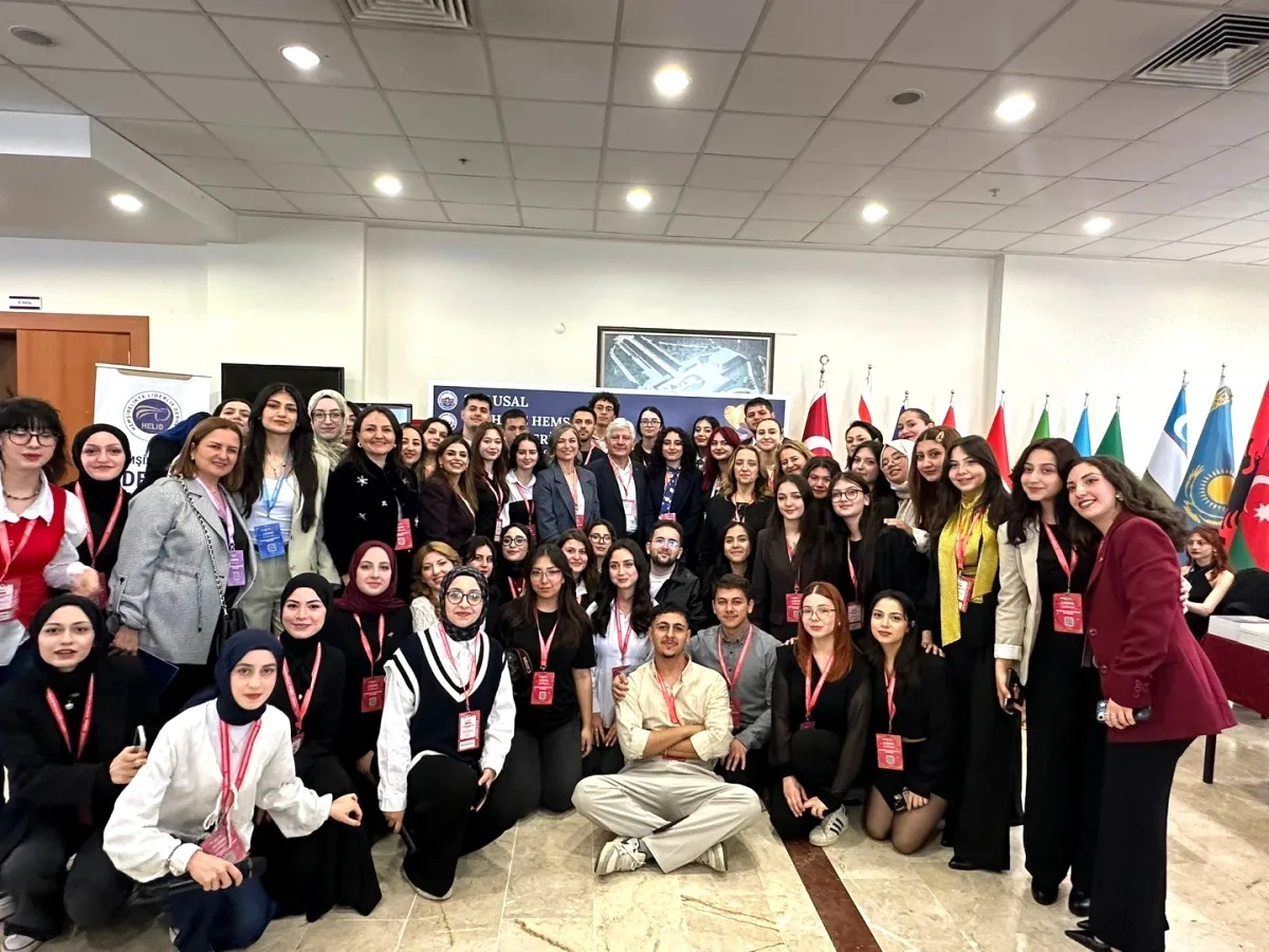SBÜ'de Hemşirelik Öğrencileri Kongresi'ne Rektörden Ziyaret SBÜ'de Hemşirelik Öğrencileri Kongresi'ne Rektörden Ziyaret
