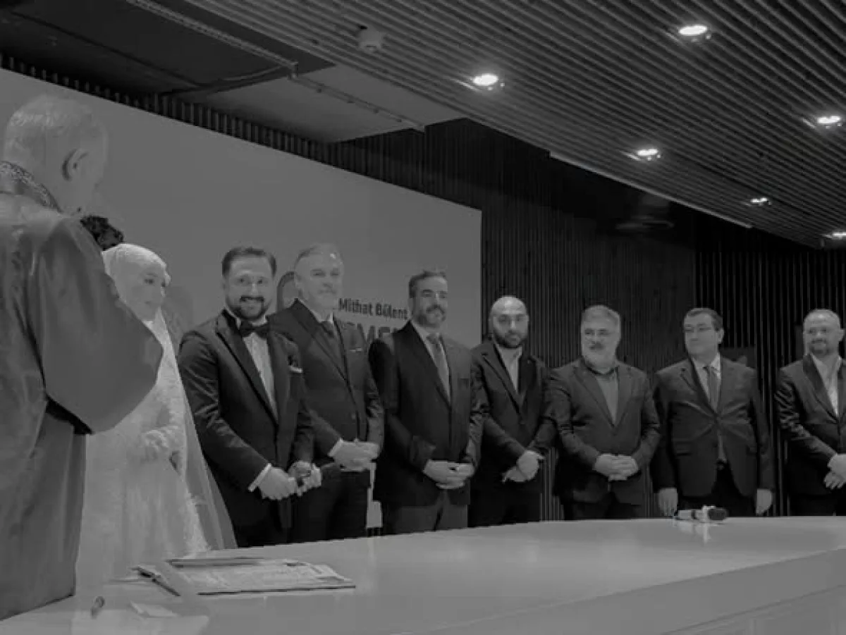 Yeniden Refah'tan Genç Çifte Nikah Şahitliği Yeniden Refah'tan Genç Çifte Nikah Şahitliği