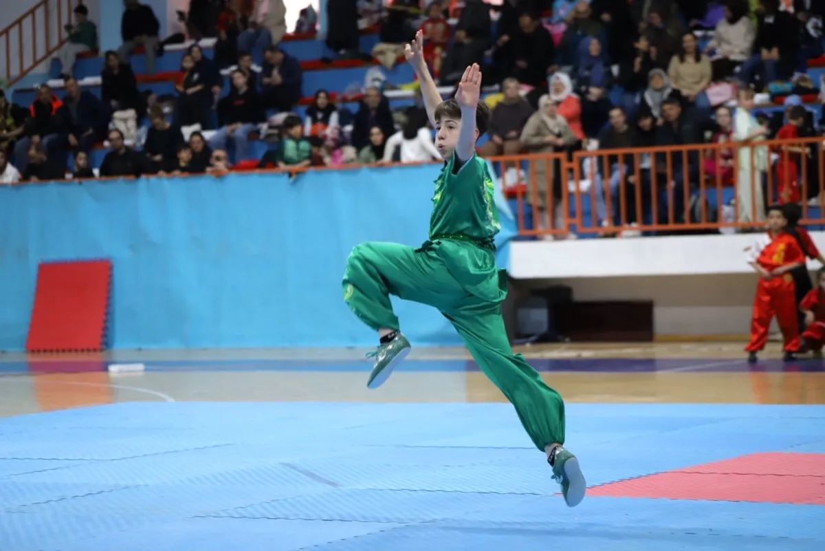 Konya'da Genç Wushu Sporcuları舞台da Ter Döküyor Konya'da Genç Wushu Sporcuları舞台da Ter Döküyor