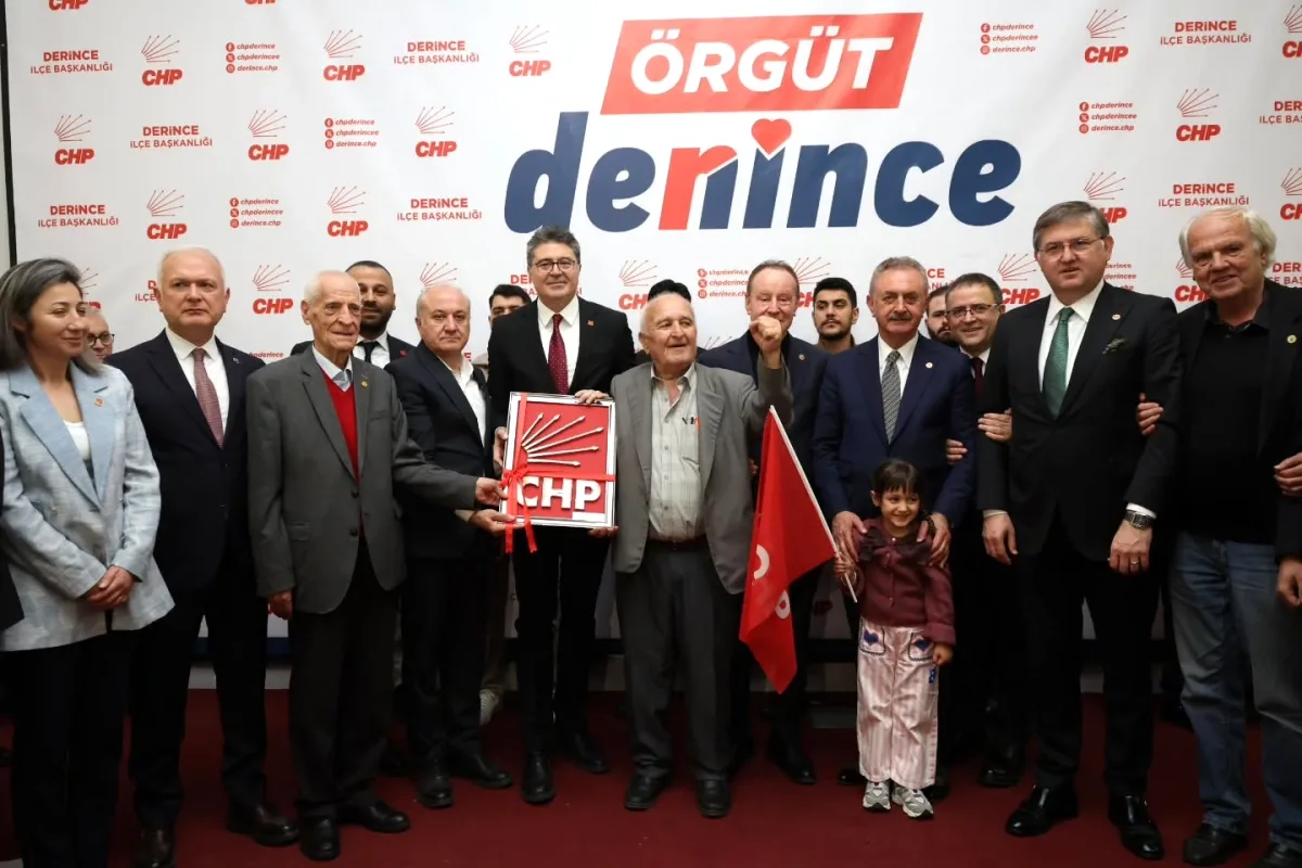 CHP Derince'de Üye Katılım Töreni Düzenledi CHP Derince'de Üye Katılım Töreni Düzenledi