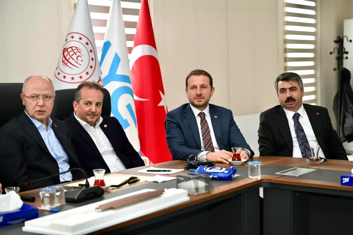 Bursa YHT Şantiyesinde Koordinasyon Toplantısı Bursa YHT Şantiyesinde Koordinasyon Toplantısı