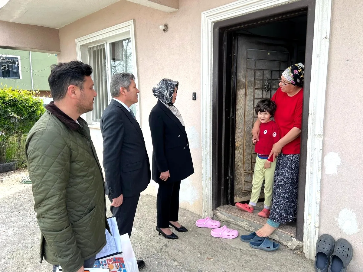 AK Parti Beykoz Teşkilatı Yenimahalle'de Kapı Kapı Dolaştı AK Parti Beykoz Teşkilatı Yenimahalle'de Kapı Kapı Dolaştı