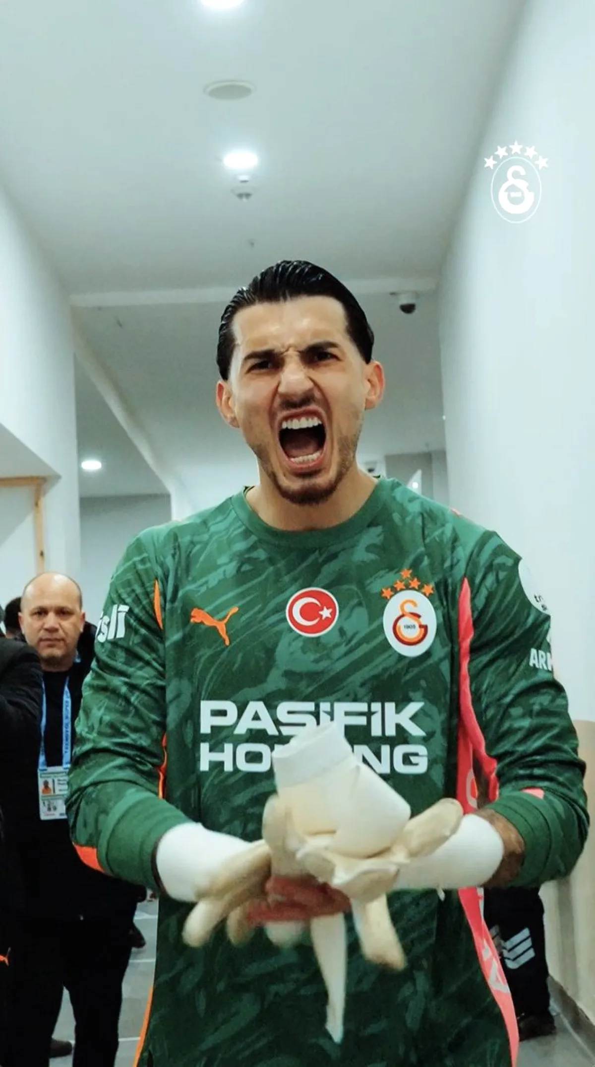 Lider Galatasaray Her Şeye Rağmen Zirvede Lider Galatasaray Her Şeye Rağmen Zirvede
