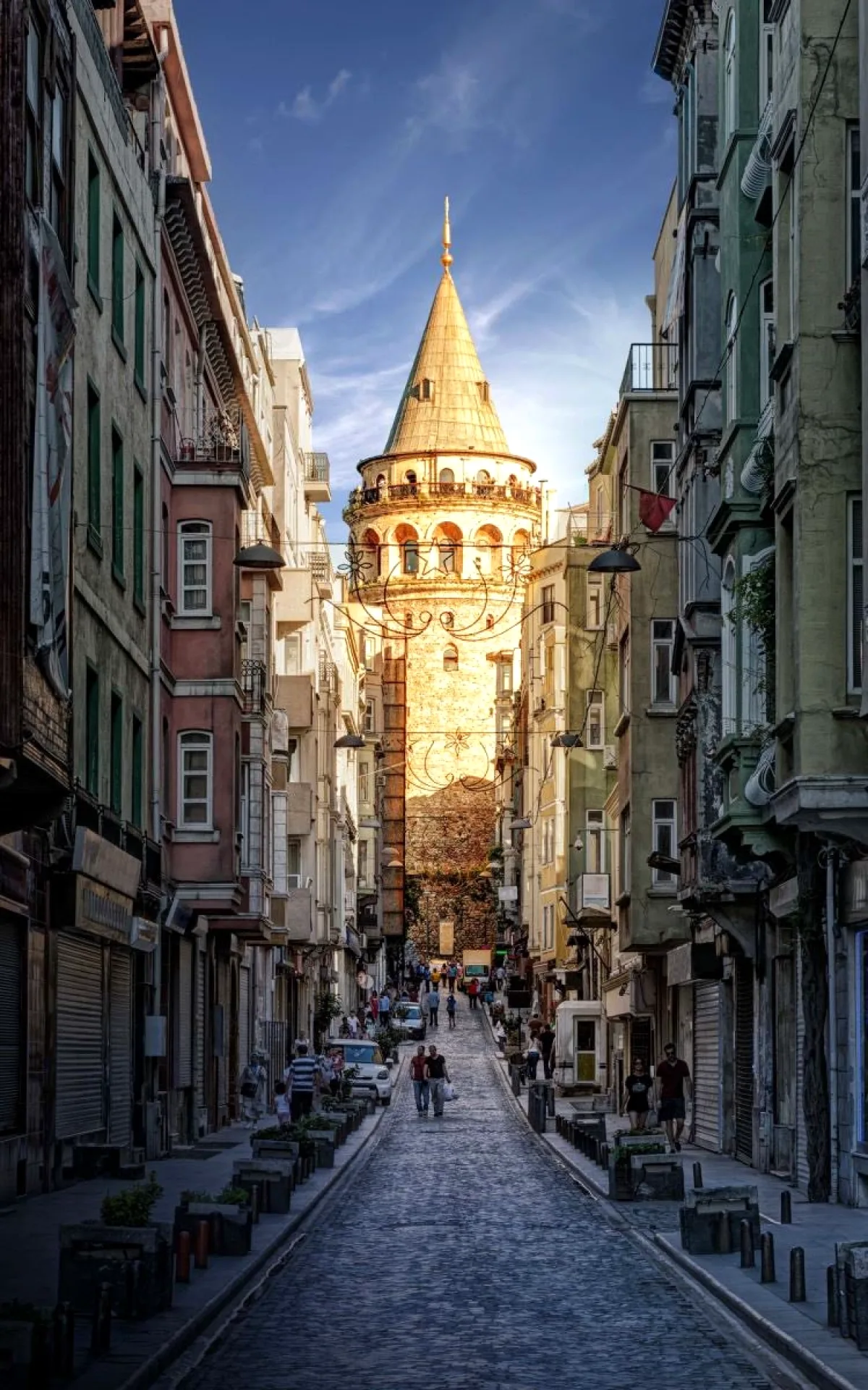 Beyoğlu'nun Tarihi Mirası: İstanbul'un Kalbindeki Kültür Hazinesi Beyoğlu'nun Tarihi Mirası: İstanbul'un Kalbindeki Kültür Hazinesi