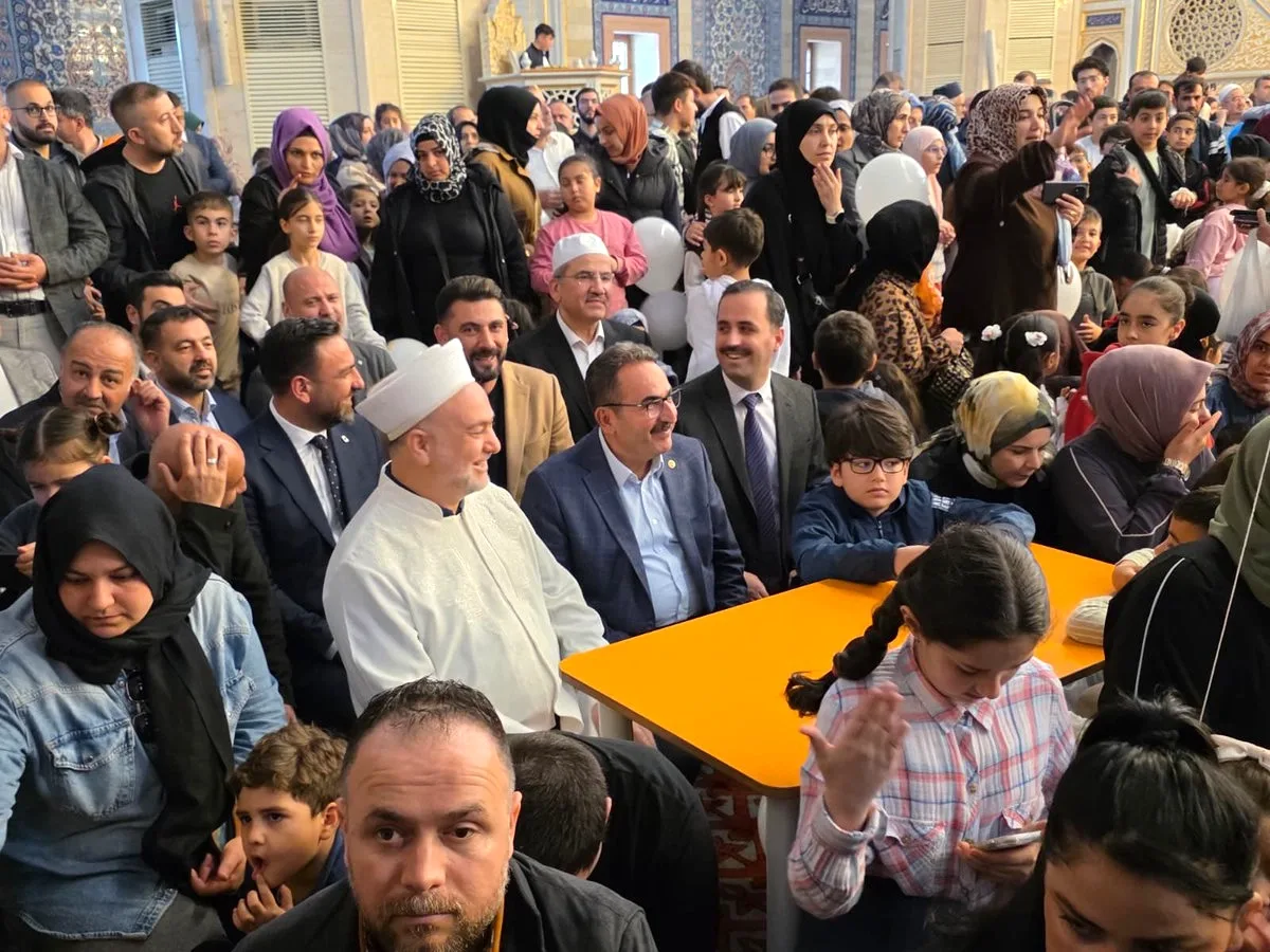Adana'da Cami Şenliği: AK Partili Doğru'dan Birlik Mesajı Adana'da Cami Şenliği: AK Partili Doğru'dan Birlik Mesajı