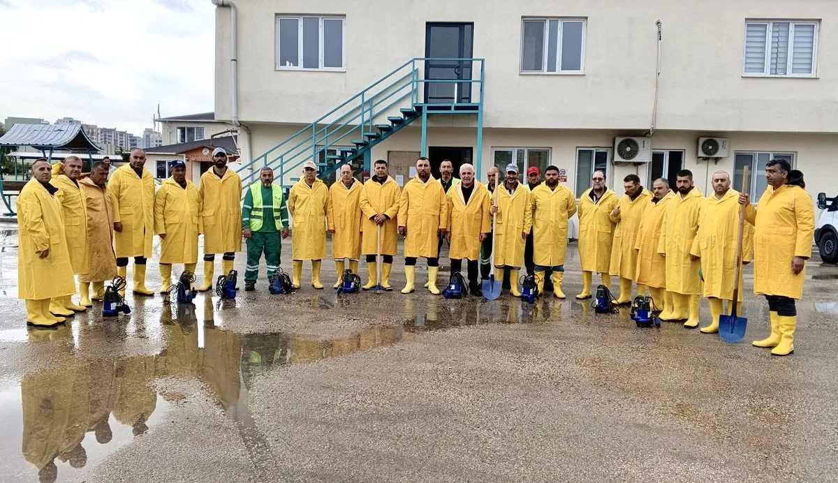 Yüreğir'de Yoğun Yağış: Ekipler Su Baskınlarına Karşı Sahada Yüreğir'de Yoğun Yağış: Ekipler Su Baskınlarına Karşı Sahada