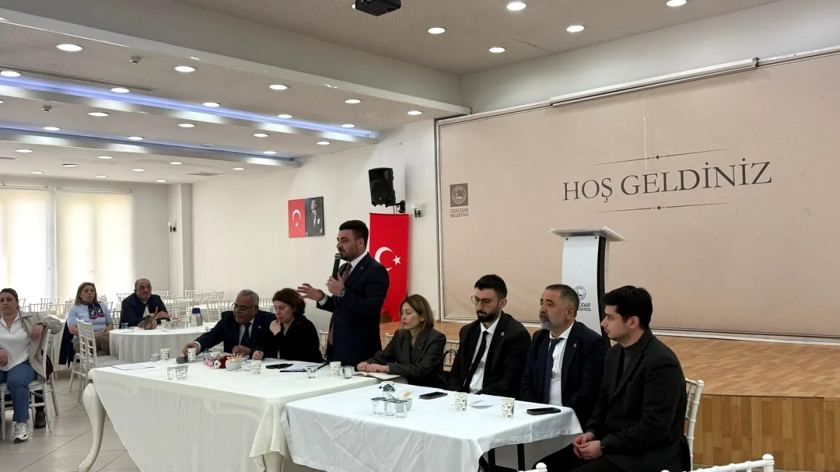 CHP Üsküdar'da Cumhuriyet Mahallesi Örgüt Toplantısı CHP Üsküdar'da Cumhuriyet Mahallesi Örgüt Toplantısı