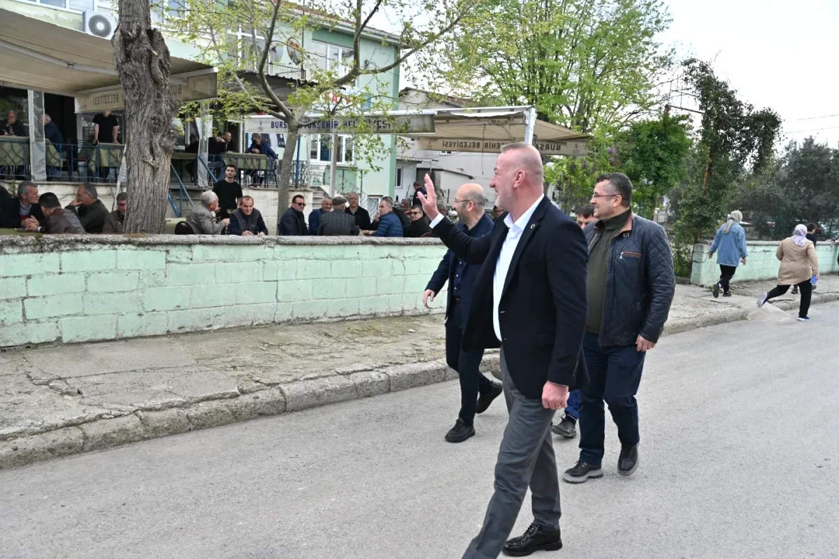 Karacabey'de Halkla İç İçe: Başkan Karabatı Sokak Sokak Dolaşıyor Karacabey'de Halkla İç İçe: Başkan Karabatı Sokak Sokak Dolaşıyor