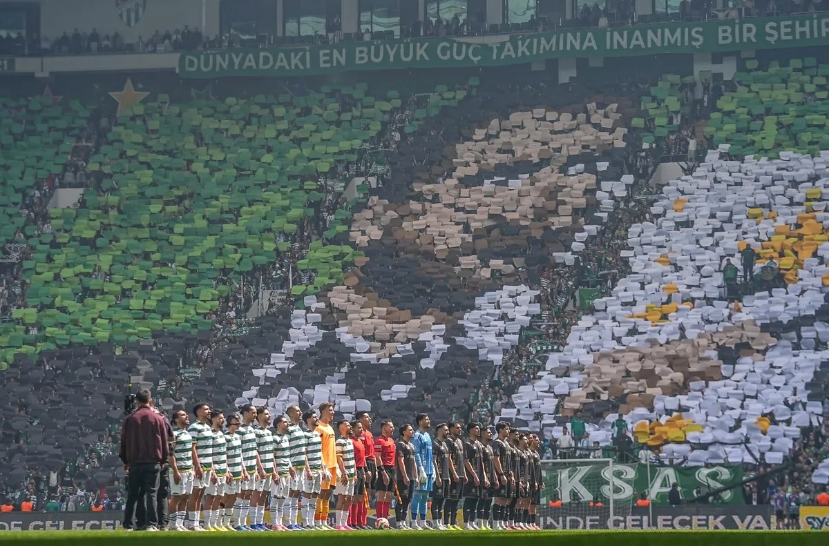 Bursaspor 5 Yıl Sonra Şampiyon! Somaspor'u 5-1 Mağlup Etti Bursaspor 5 Yıl Sonra Şampiyon! Somaspor'u 5-1 Mağlup Etti