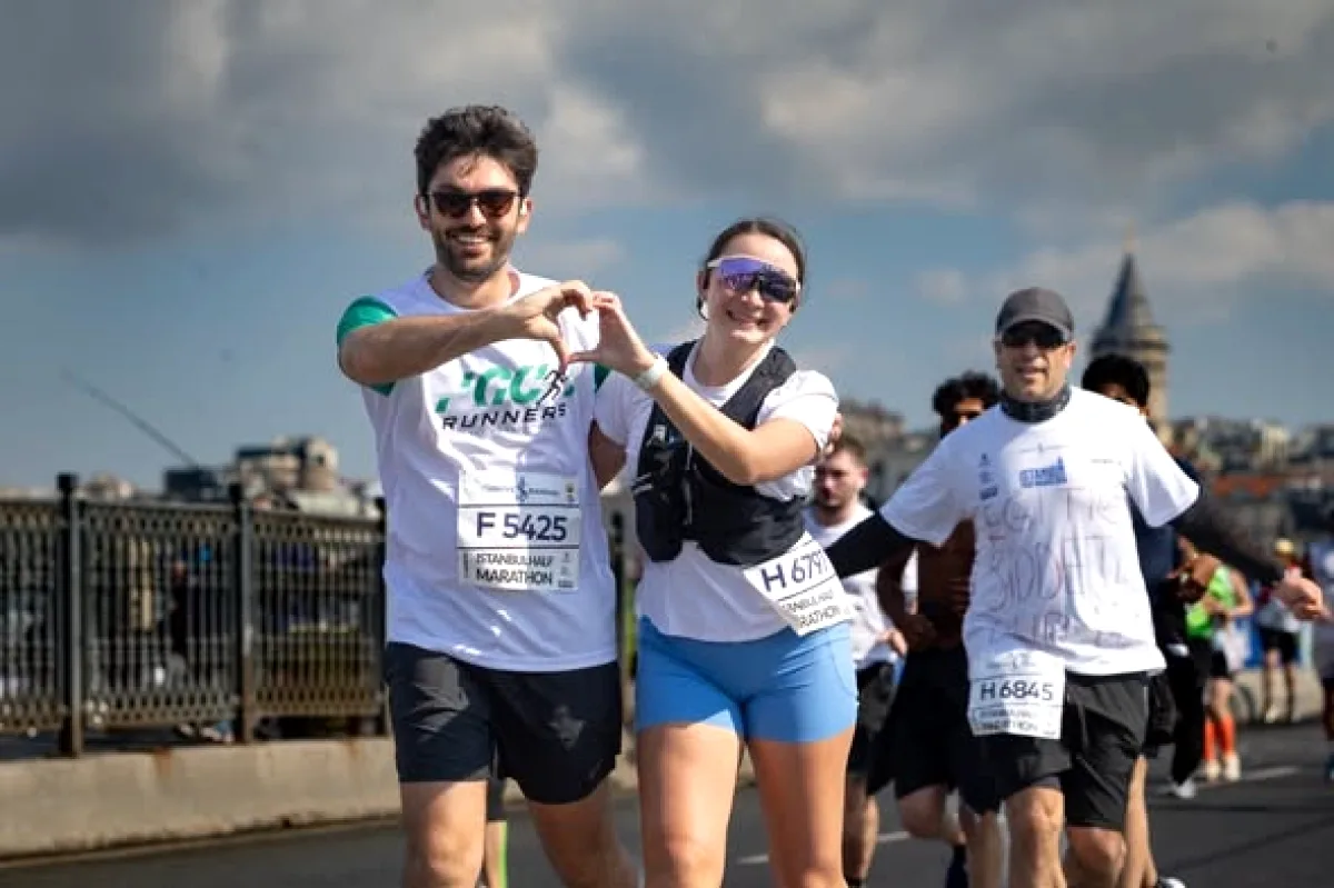 İstanbul Yarı Maratonu'nda 20 Bin Koşucu Tarihi Yarımada'da Buluştu İstanbul Yarı Maratonu'nda 20 Bin Koşucu Tarihi Yarımada'da Buluştu