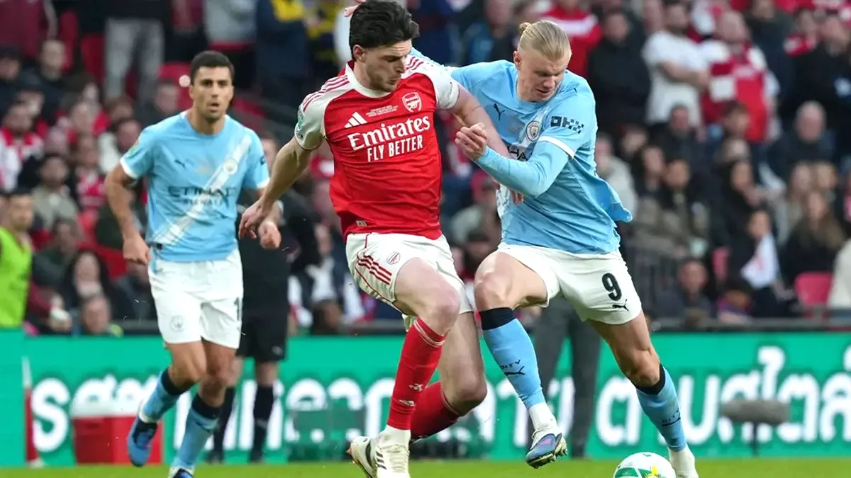 Manchester City, Arsenal'i Devirdi: Premier Lig'de Şampiyonluk Alevlendi Manchester City, Arsenal'i Devirdi: Premier Lig'de Şampiyonluk Alevlendi