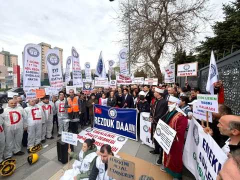 Emeklilikte Kademe Adaletsizliği Bakanlık Önünde Protesto Edildi