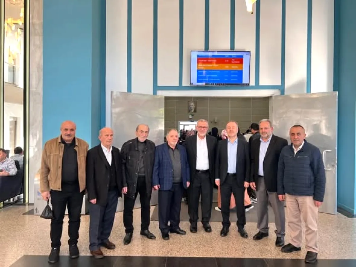 Bayrampaşa Müftüsü Emekli İmamın Oğlunun Nikahına Katıldı Bayrampaşa Müftüsü Emekli İmamın Oğlunun Nikahına Katıldı