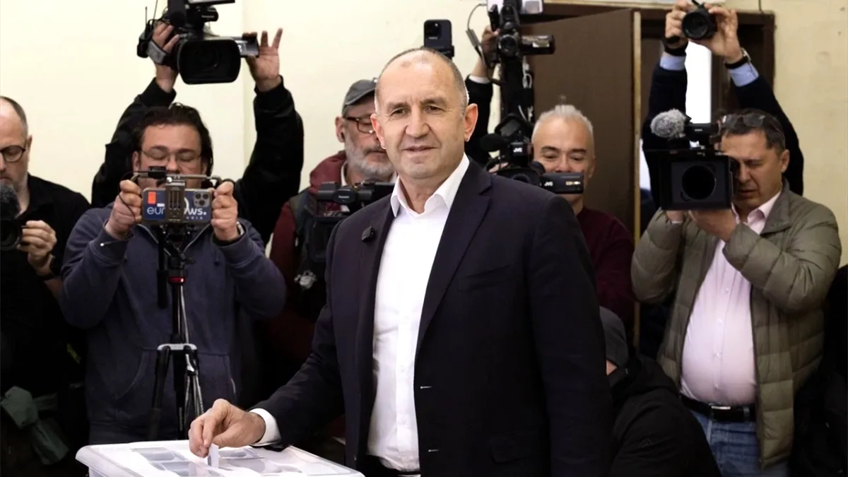 Bulgaristan Seçim Sonucu: Radev'in Koalisyonu Mecliste Çoğunluğu Aldı Bulgaristan Seçim Sonucu: Radev'in Koalisyonu Mecliste Çoğunluğu Aldı